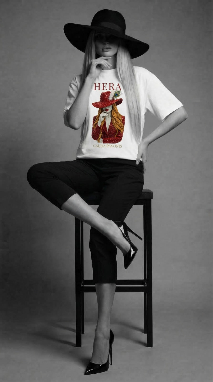 HERA CAUDA PAVONIS t-shirt
